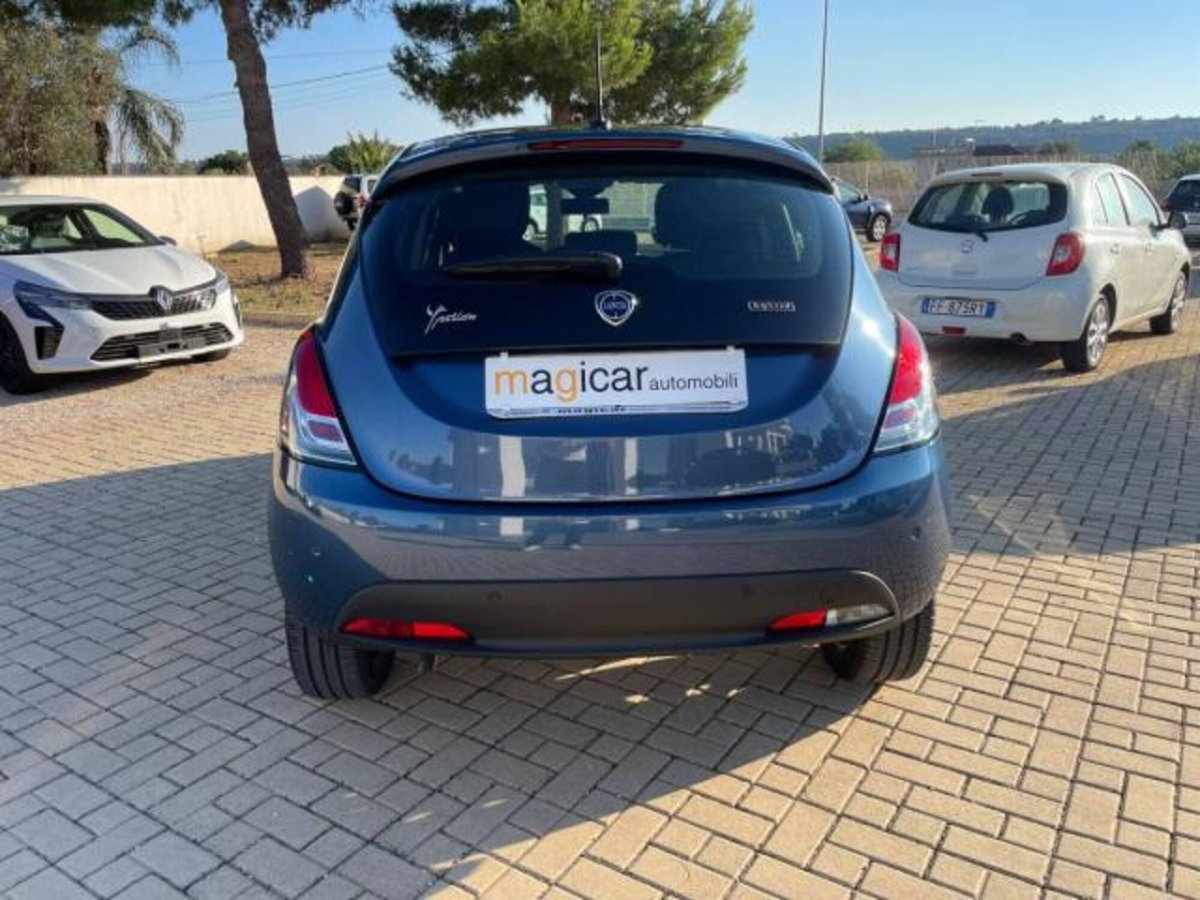Lancia Ypsilon 1.0 FireFly 5 porte S&S Hybrid Ecochic Silver (6)
