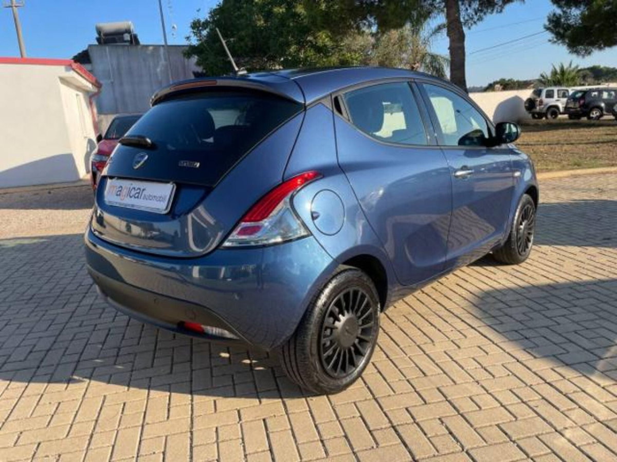 Lancia Ypsilon 1.0 FireFly 5 porte S&S Hybrid Ecochic Silver (7)