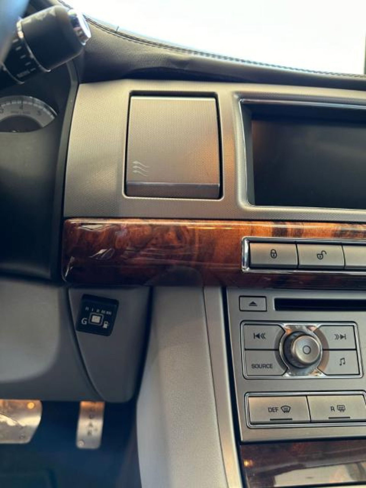 Jaguar XF 3.0 V6 Luxury (11)