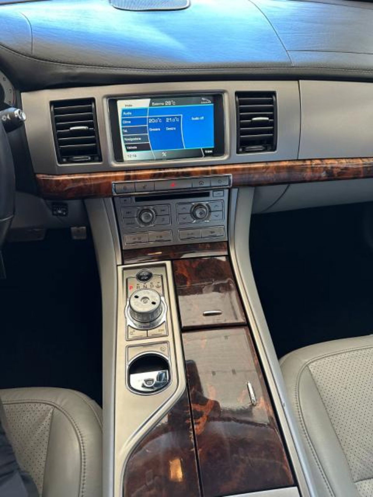 Jaguar XF 3.0 V6 Luxury (12)