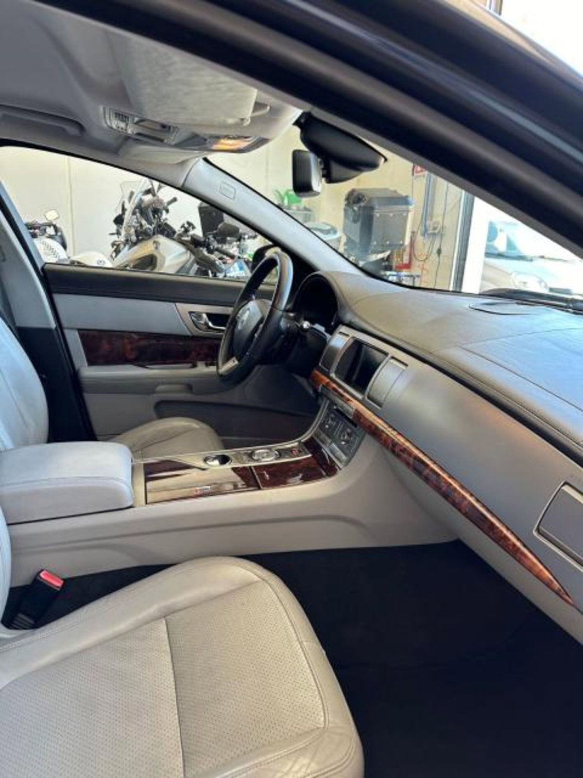 Jaguar XF 3.0 V6 Luxury (16)