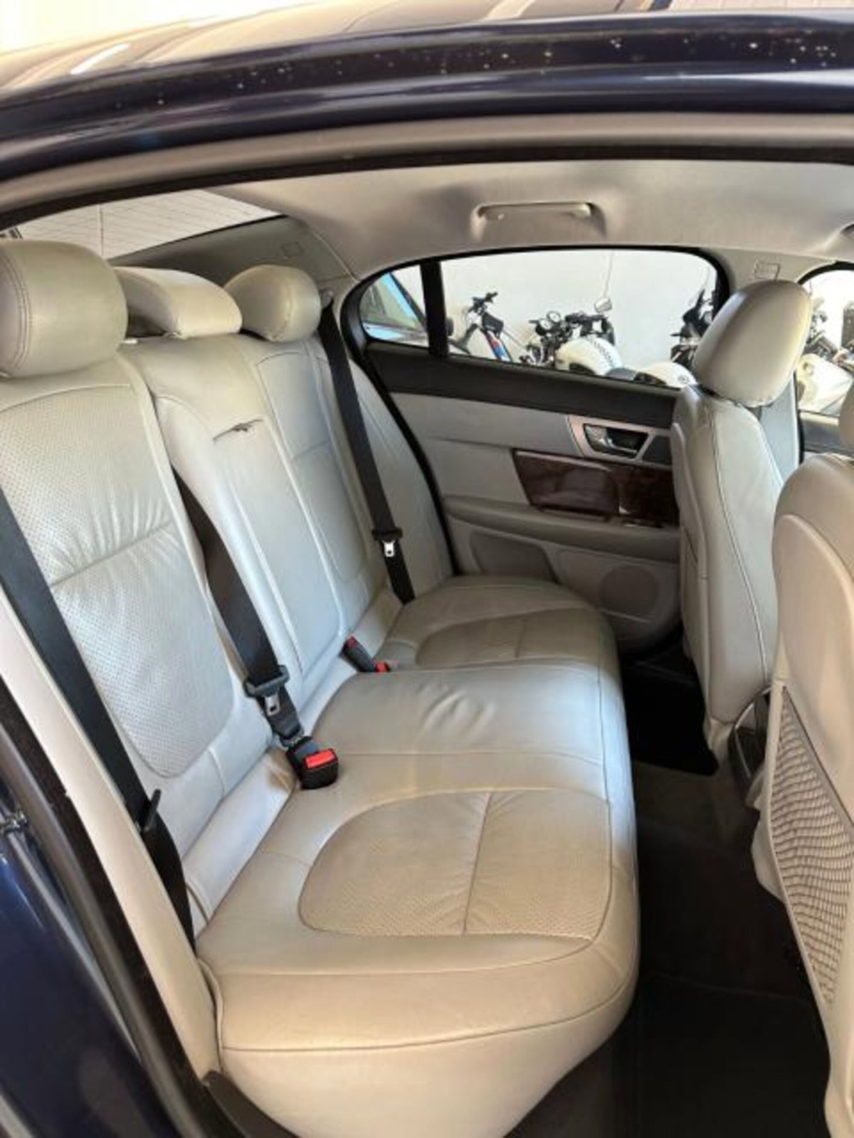 Jaguar XF 3.0 V6 Luxury (19)