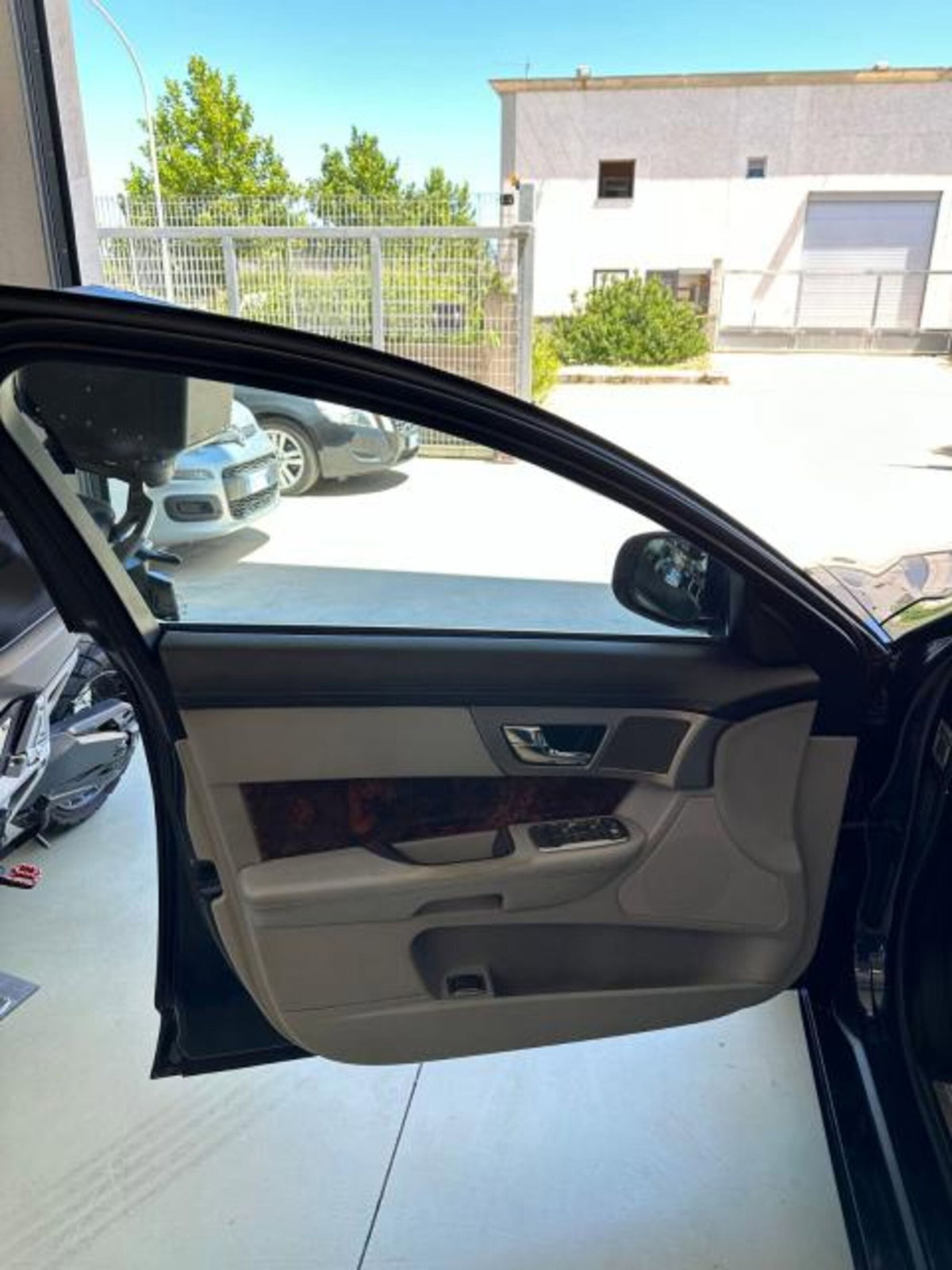 Jaguar XF 3.0 V6 Luxury (7)