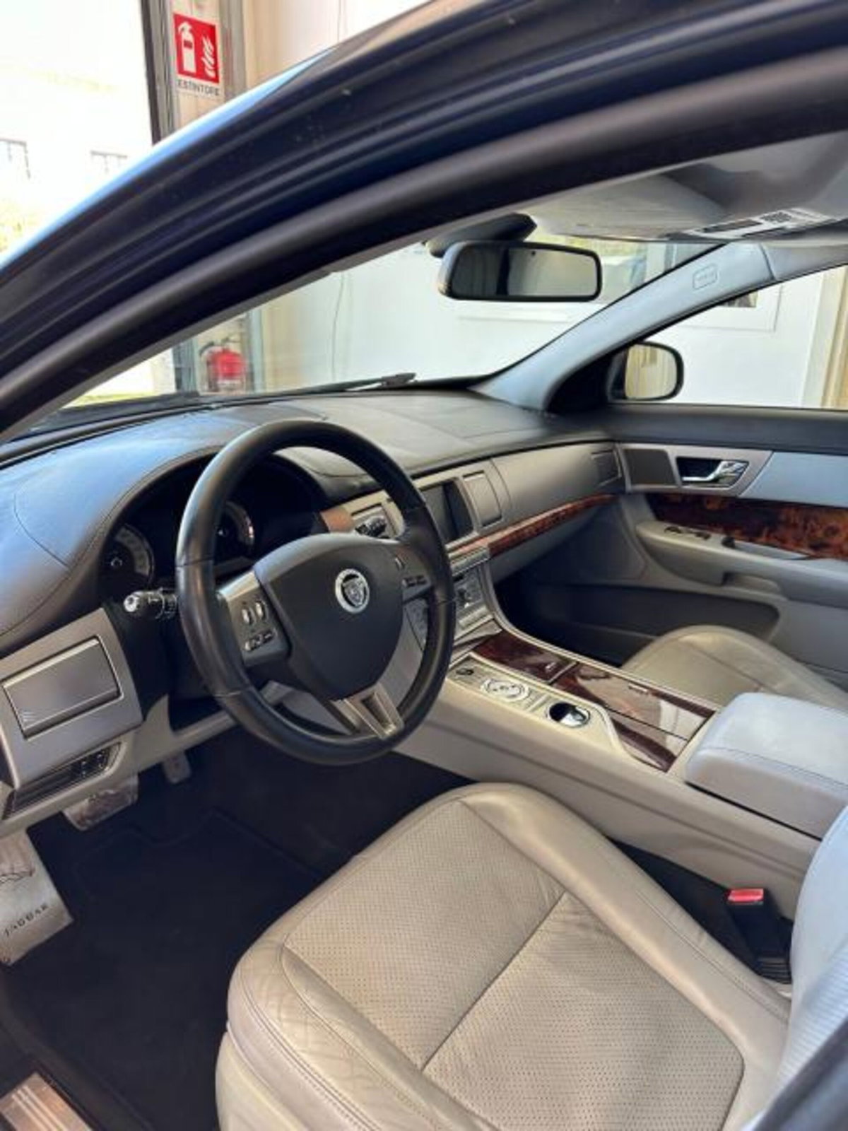 Jaguar XF 3.0 V6 Luxury (8)