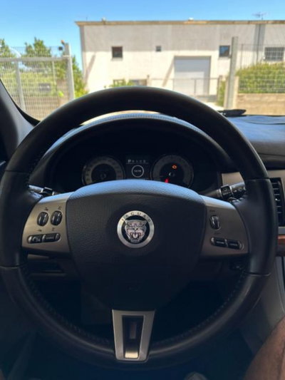 Jaguar XF 3.0 V6 Luxury (9)