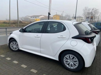 Toyota Yaris 1.5 5 porte Active (2)