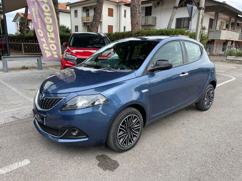 Lancia Ypsilon 1.0 FireFly 5 porte S&S Hybrid Ecochic Silver