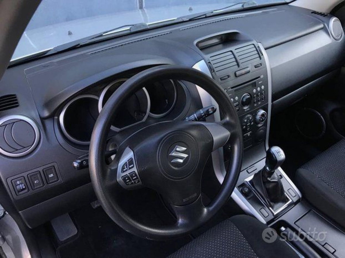 Suzuki Grand Vitara 1.9 DDiS 3 porte Offroad (13)