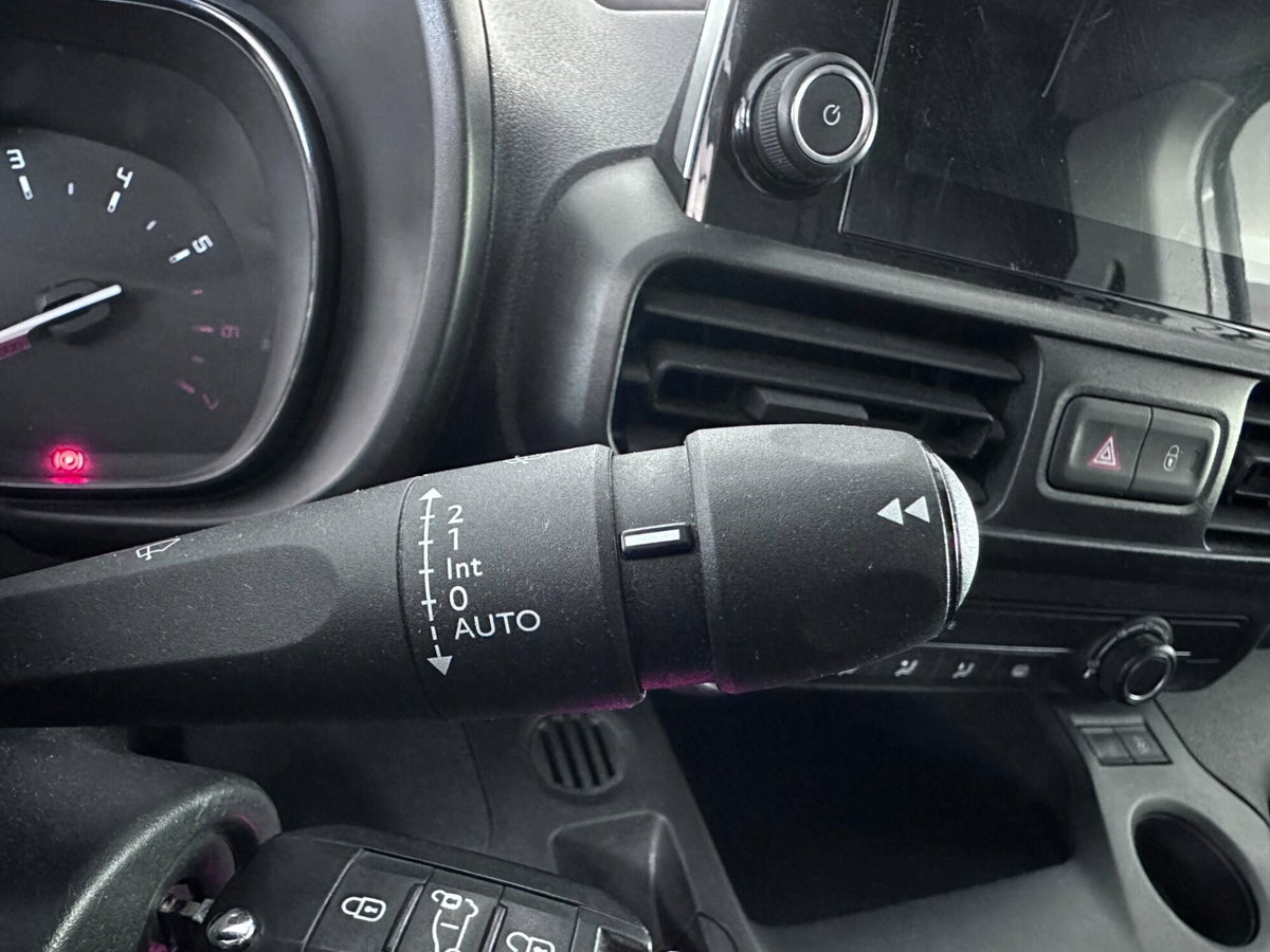 Citroen Berlingo Furgone BlueHDi 100 Van M Control (13)