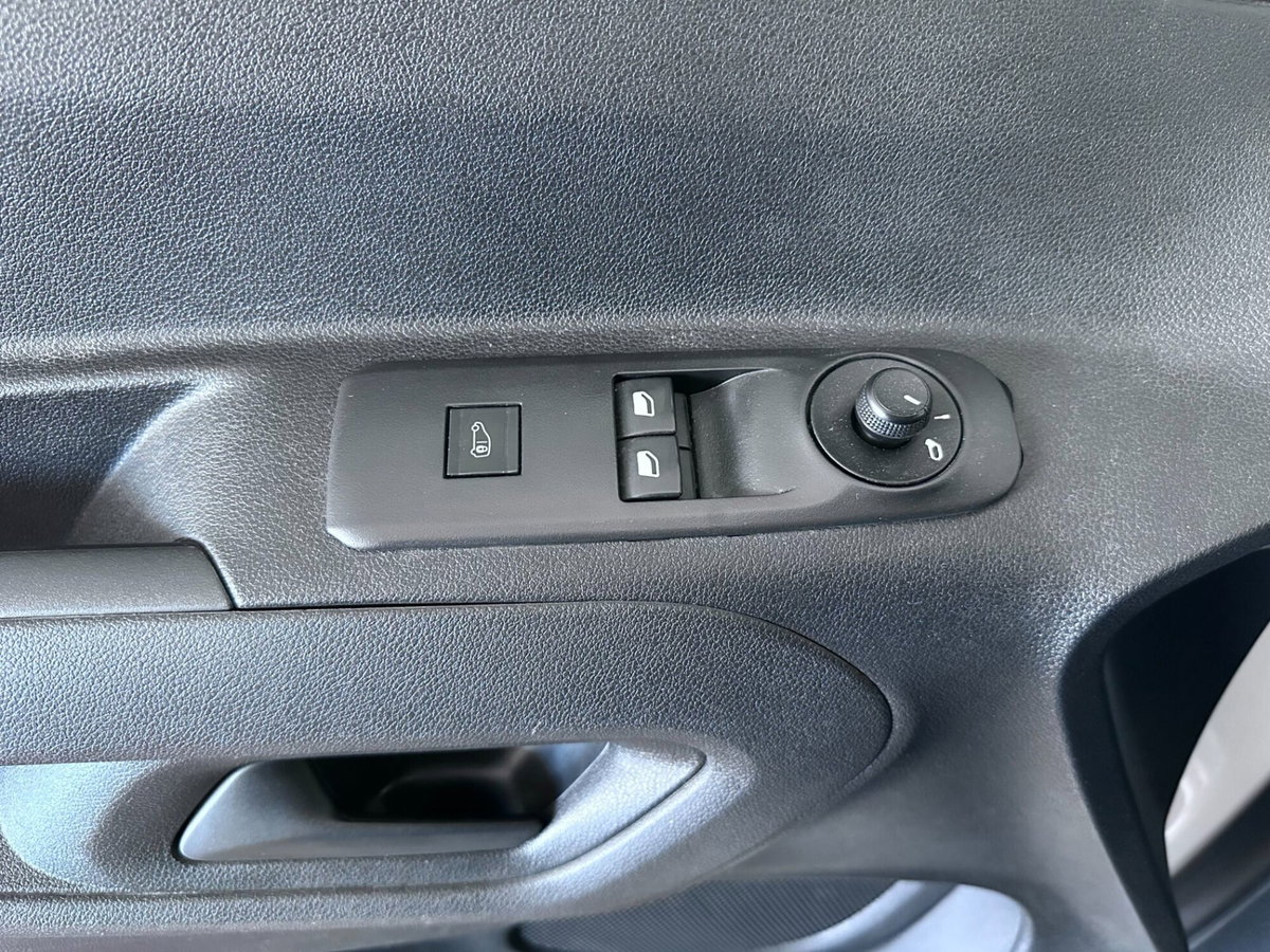 Citroen Berlingo Furgone BlueHDi 100 Van M Control (16)