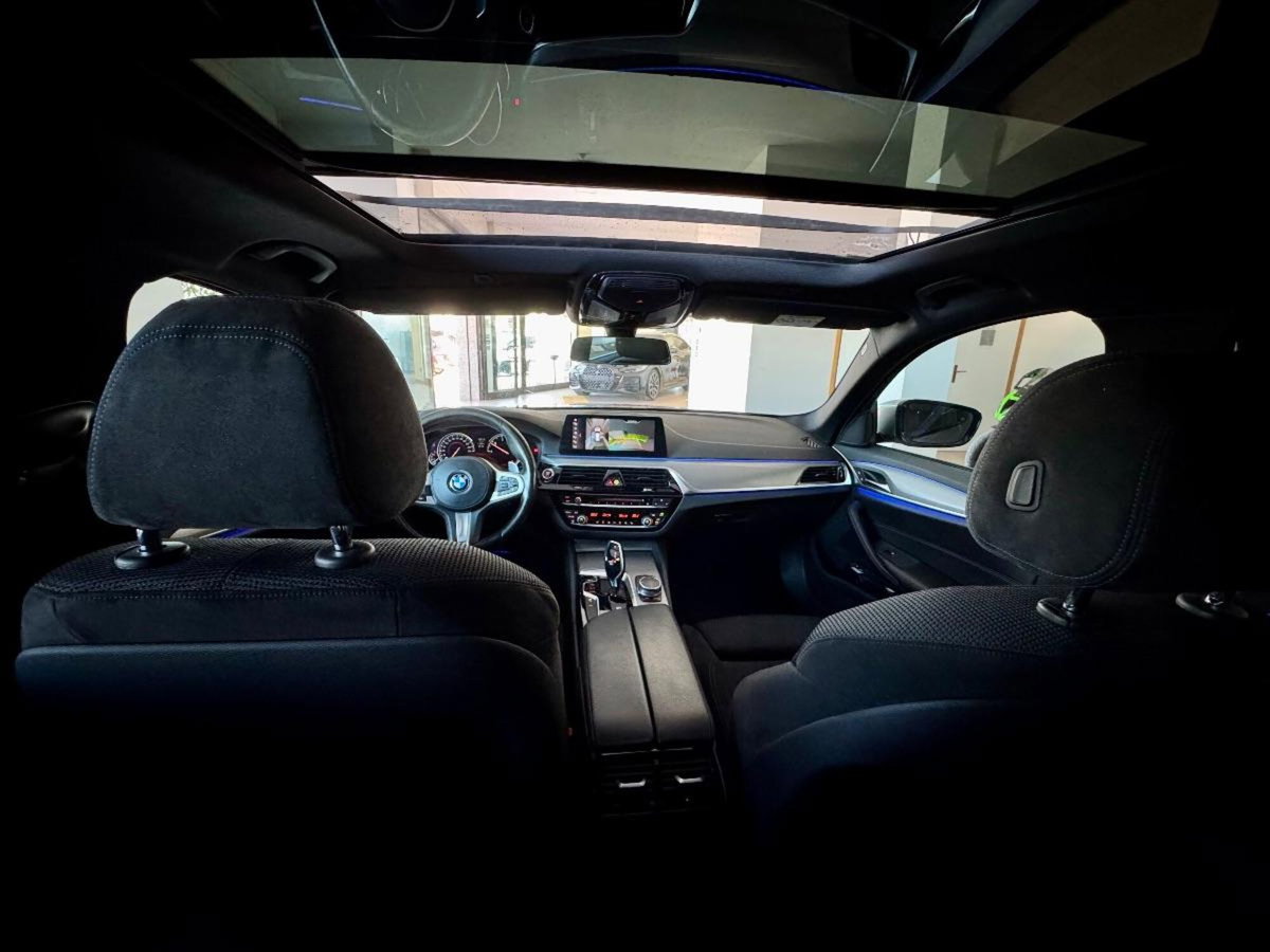 BMW Serie 5 Touring 520d  Msport (10)