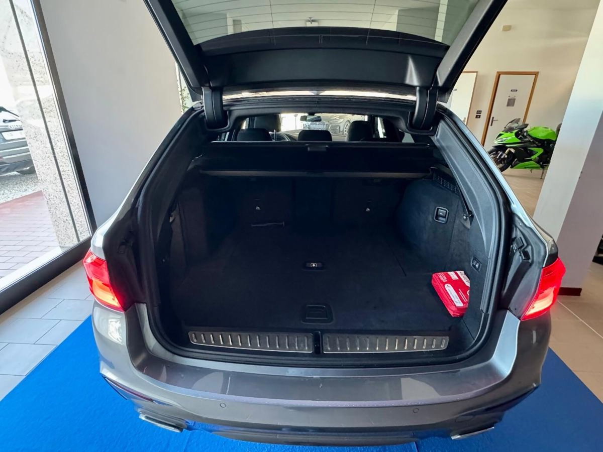BMW Serie 5 Touring 520d  Msport (8)
