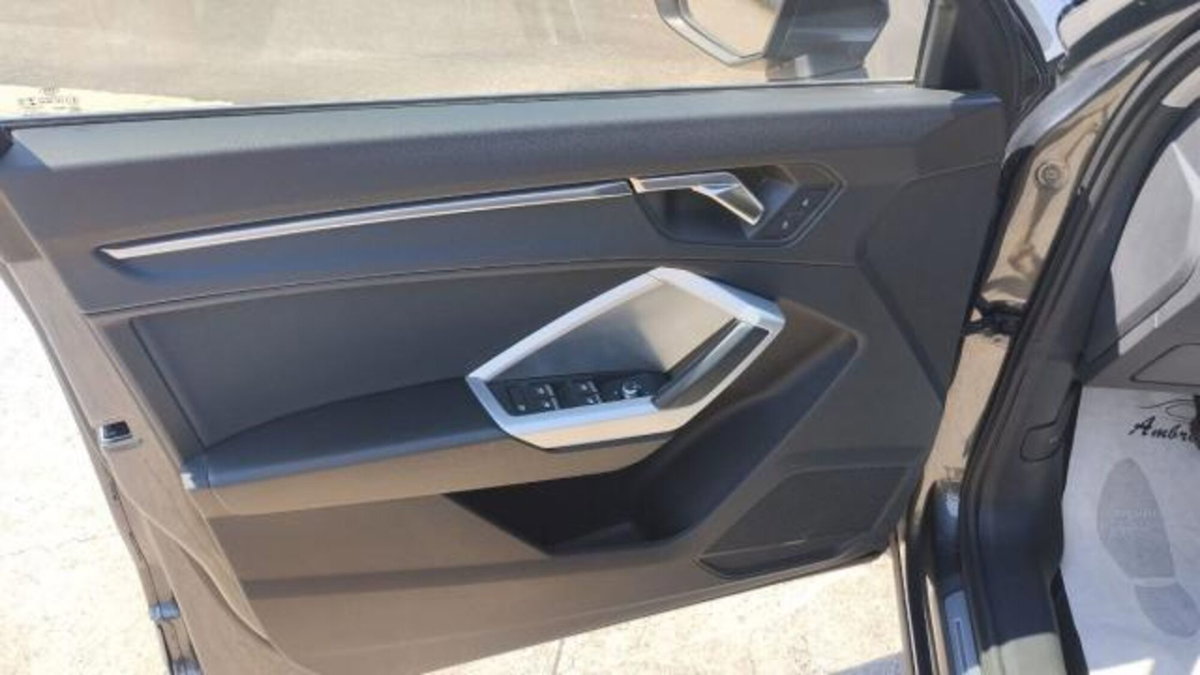 Audi Q3 2.0 TDI 150 CV S tronic S line Edition (15)