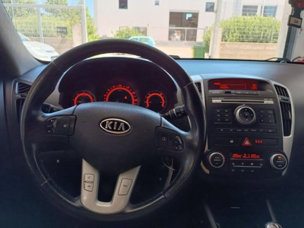 Kia cee'd 1.6 CRDi VGT 115CV 5p. EX (9)