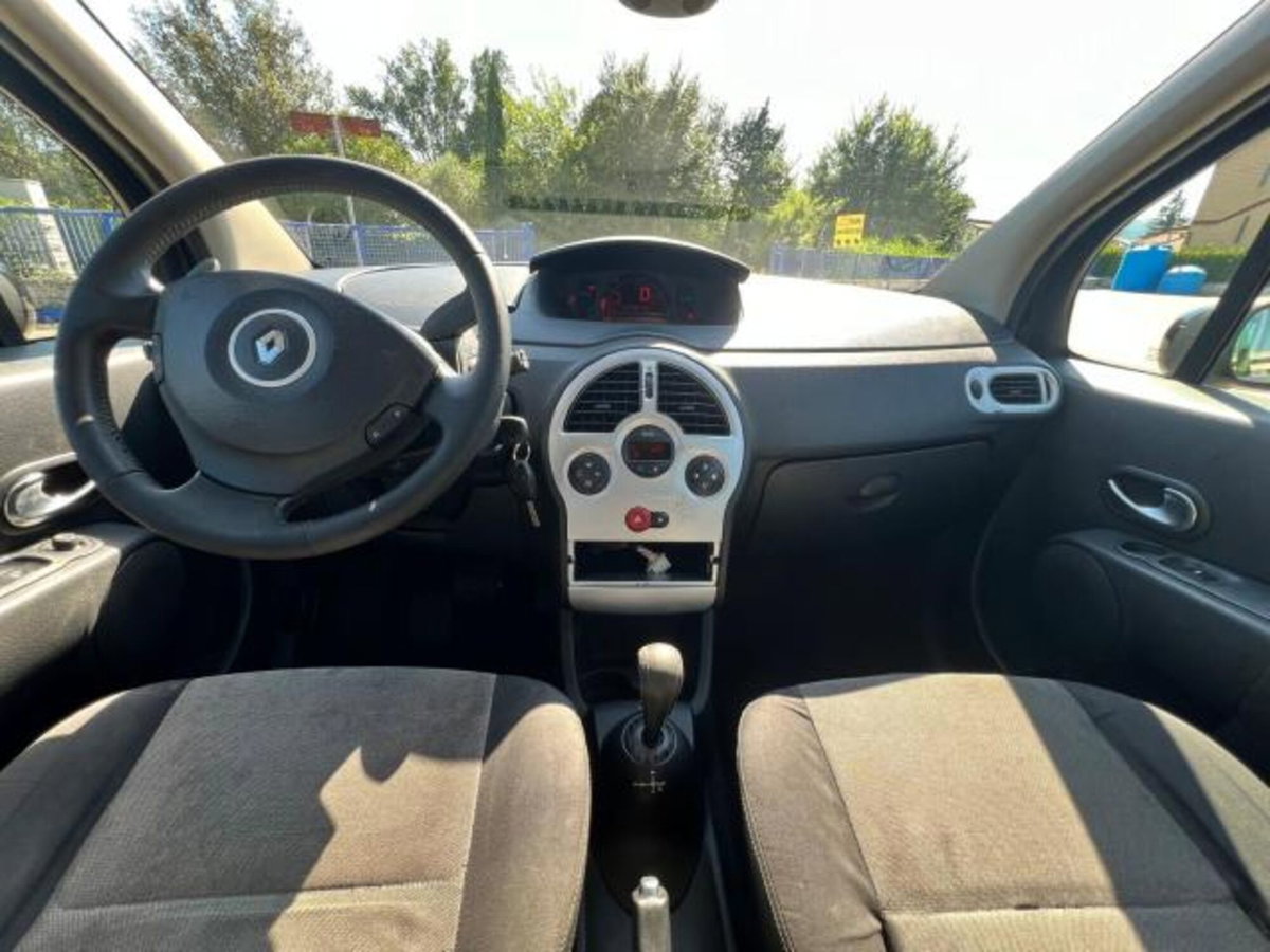 Renault Modus 1.5 dCi 85CV Saint Tropez (8)