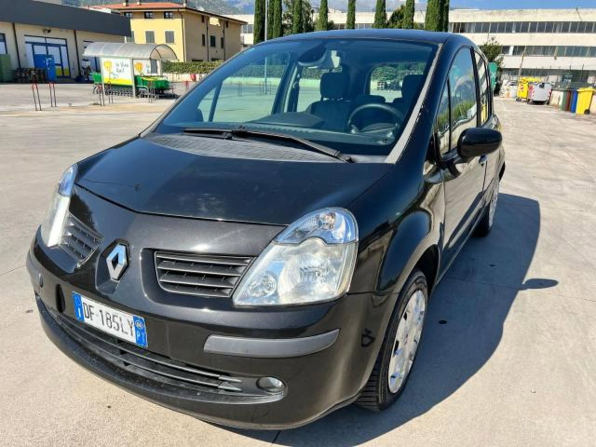 Renault Modus 1.5 dCi 85CV Saint Tropez (2)