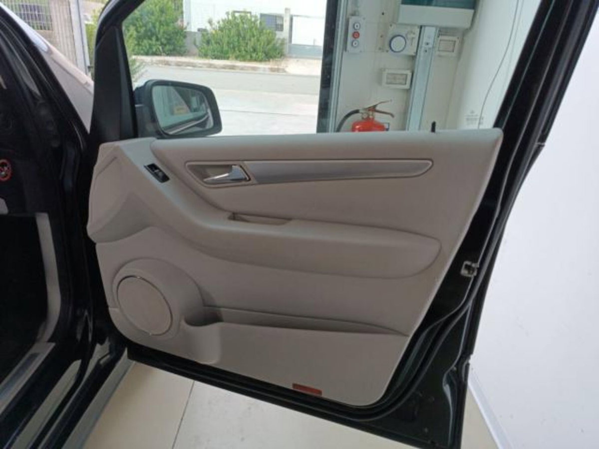 Mercedes-Benz Classe B 180 CDI Premium (16)