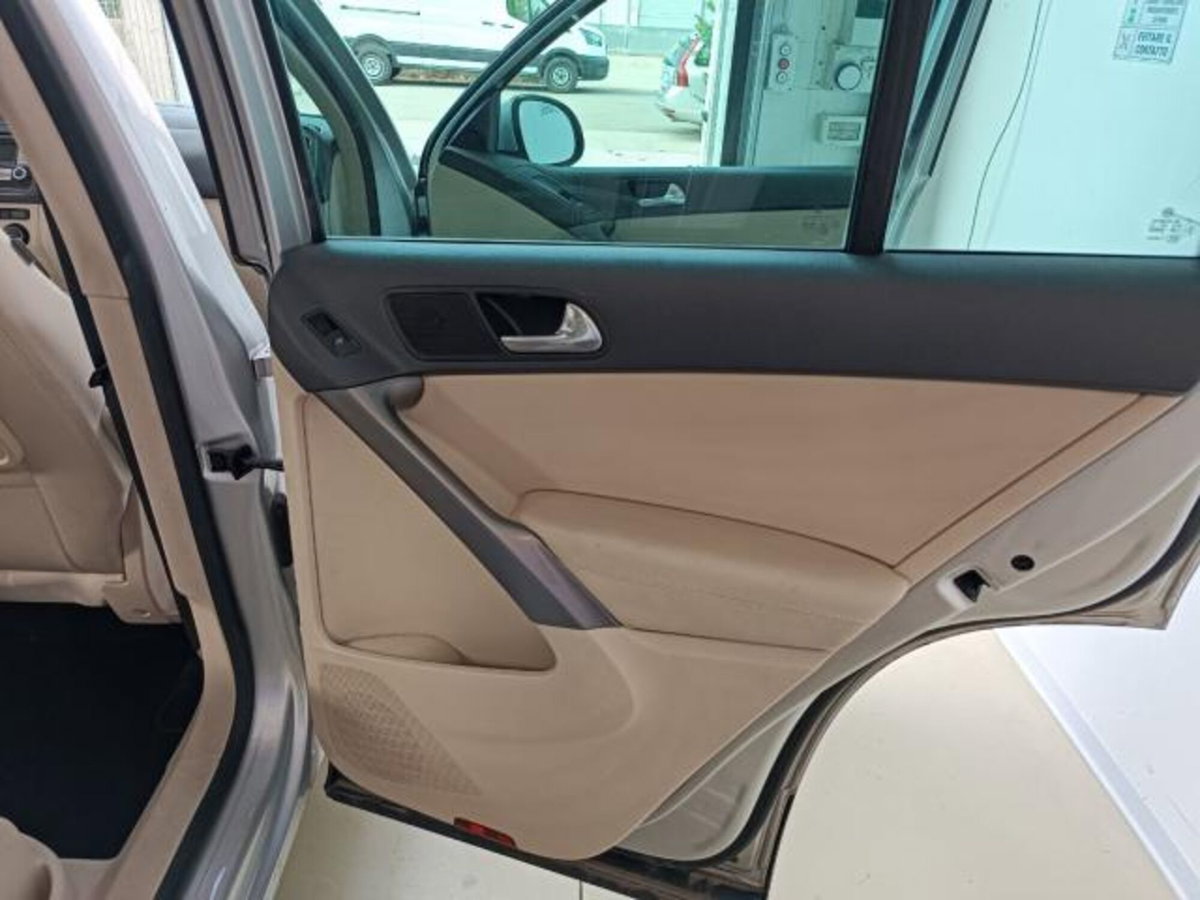 Volkswagen Tiguan 1.4 16V TSI Trend & Fun (18°) (16)