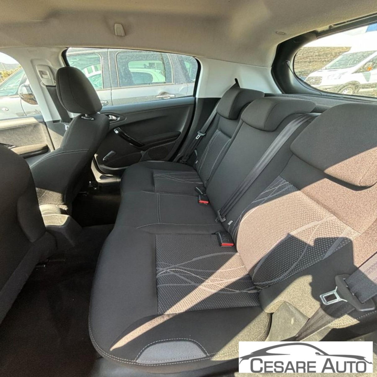 Peugeot 208 VTi 82 CV 5 porte Allure (10)