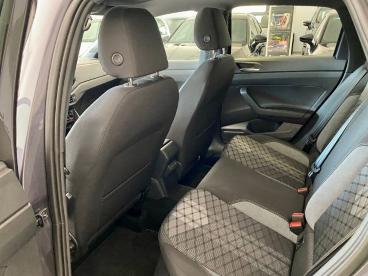 Volkswagen Taigo 1.0 tsi R-Line 115cv (12)