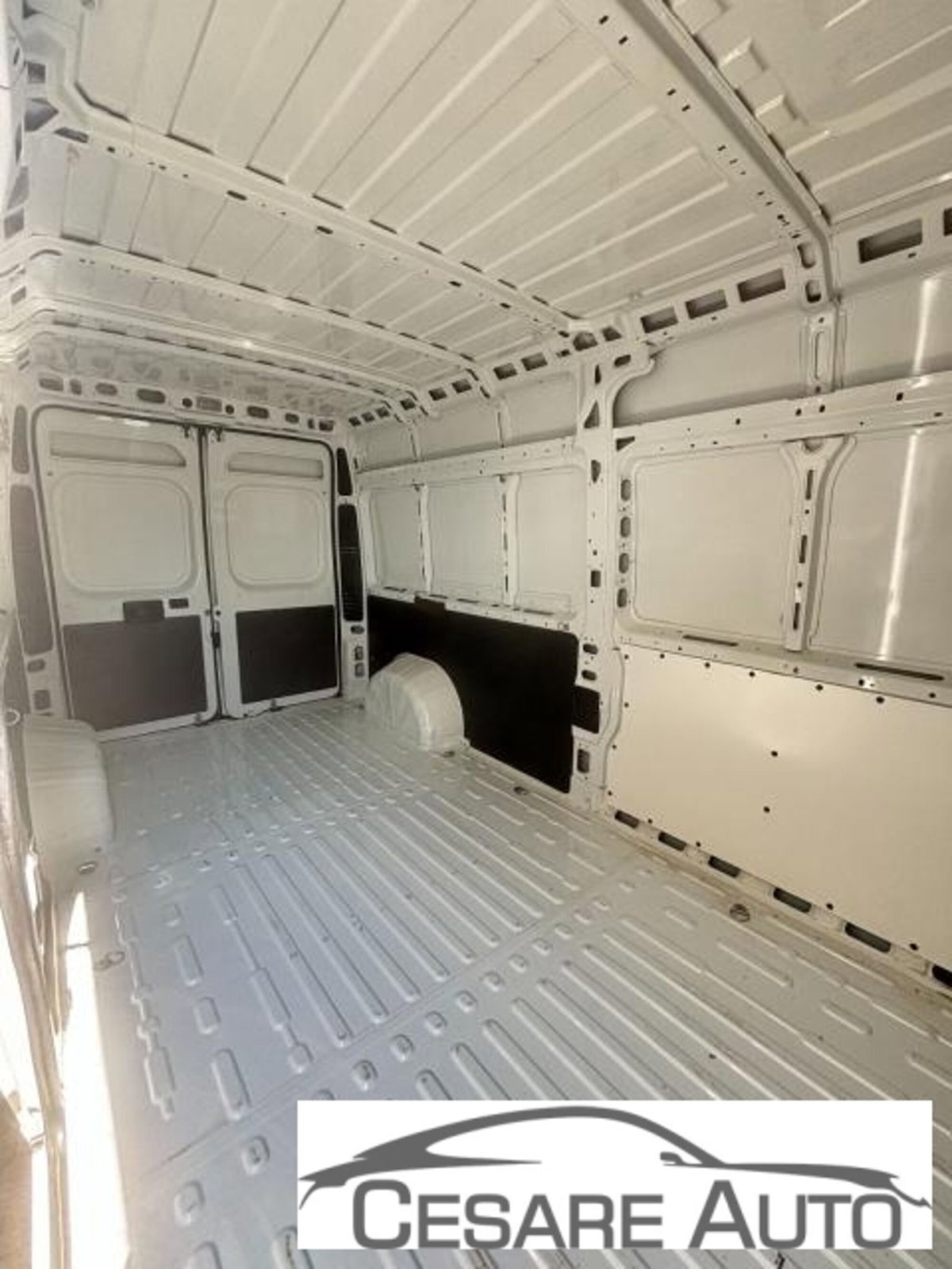 Peugeot Boxer Furgone 335 2.0 BlueHDi 130CV PC-TN Furgone (5)