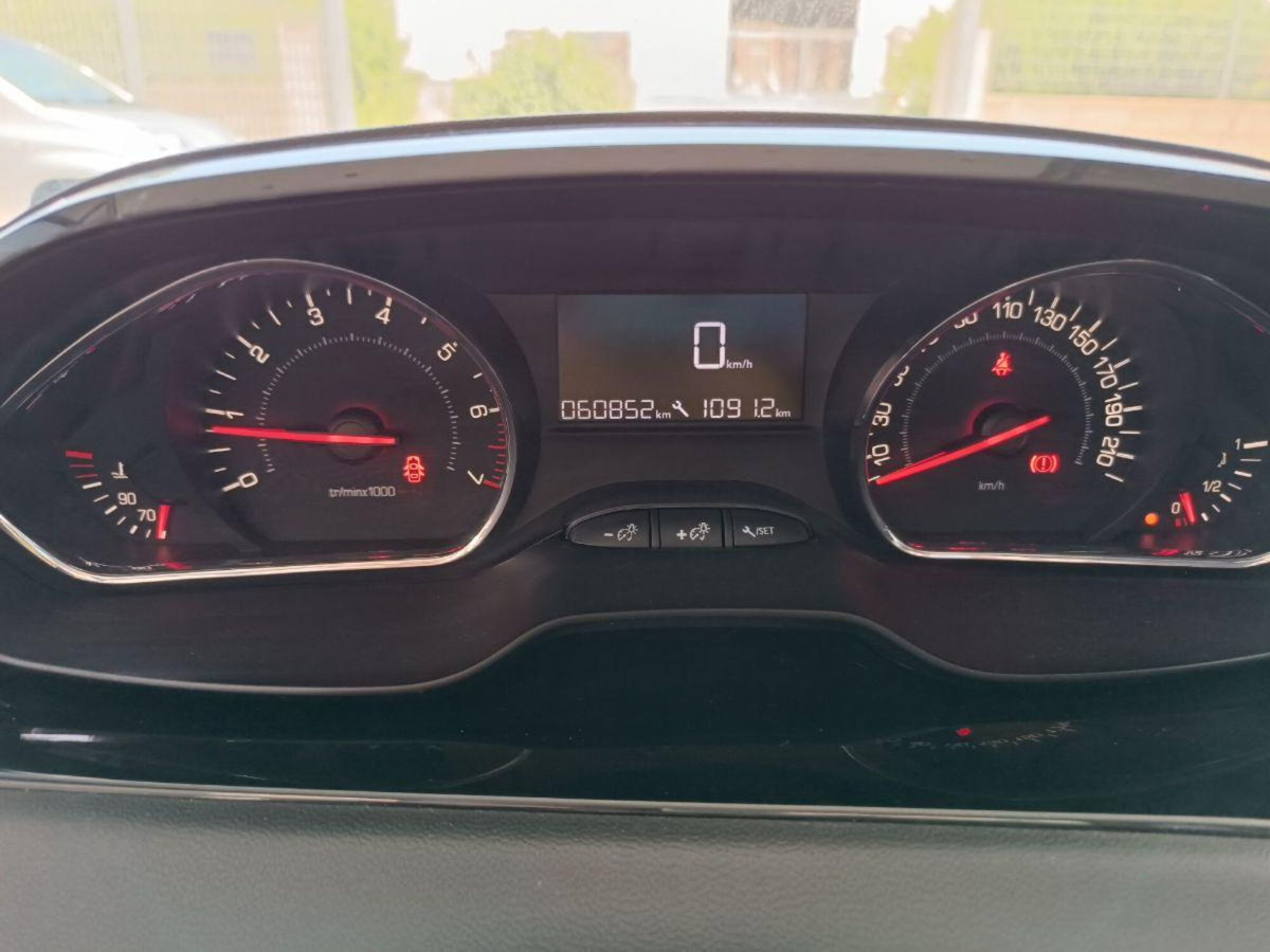 Peugeot 208 VTi 82 CV 5 porte Allure (10)