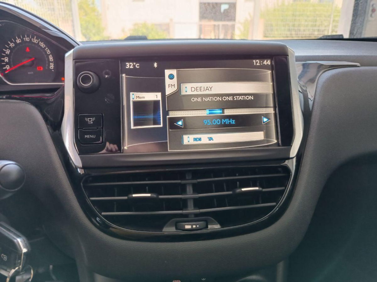 Peugeot 208 VTi 82 CV 5 porte Allure (11)
