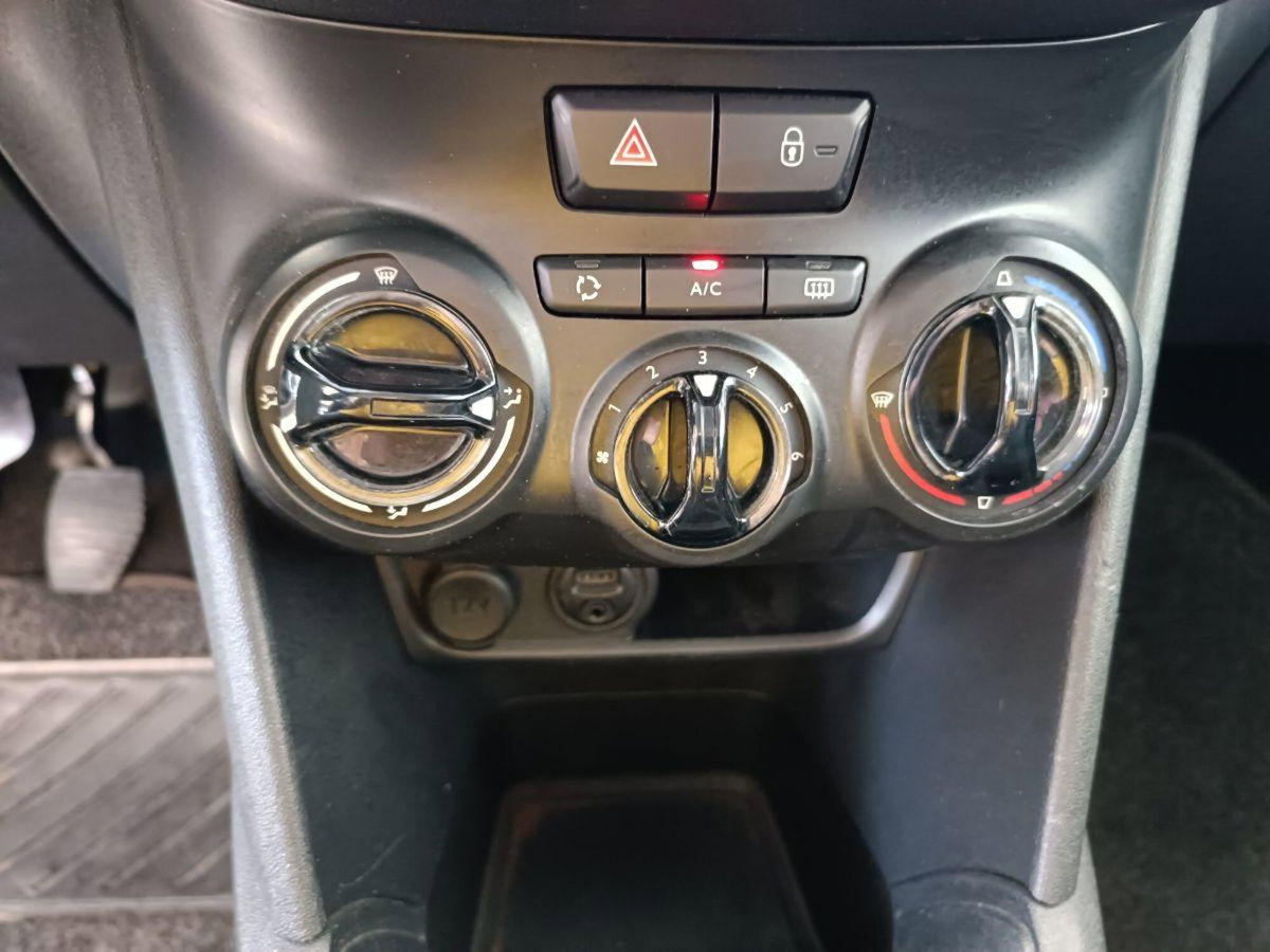 Peugeot 208 VTi 82 CV 5 porte Allure (12)