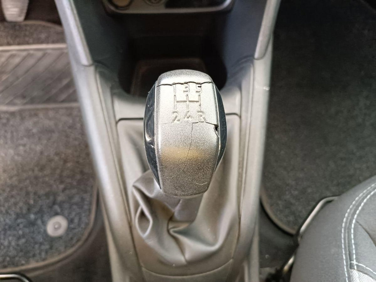 Peugeot 208 VTi 82 CV 5 porte Allure (13)