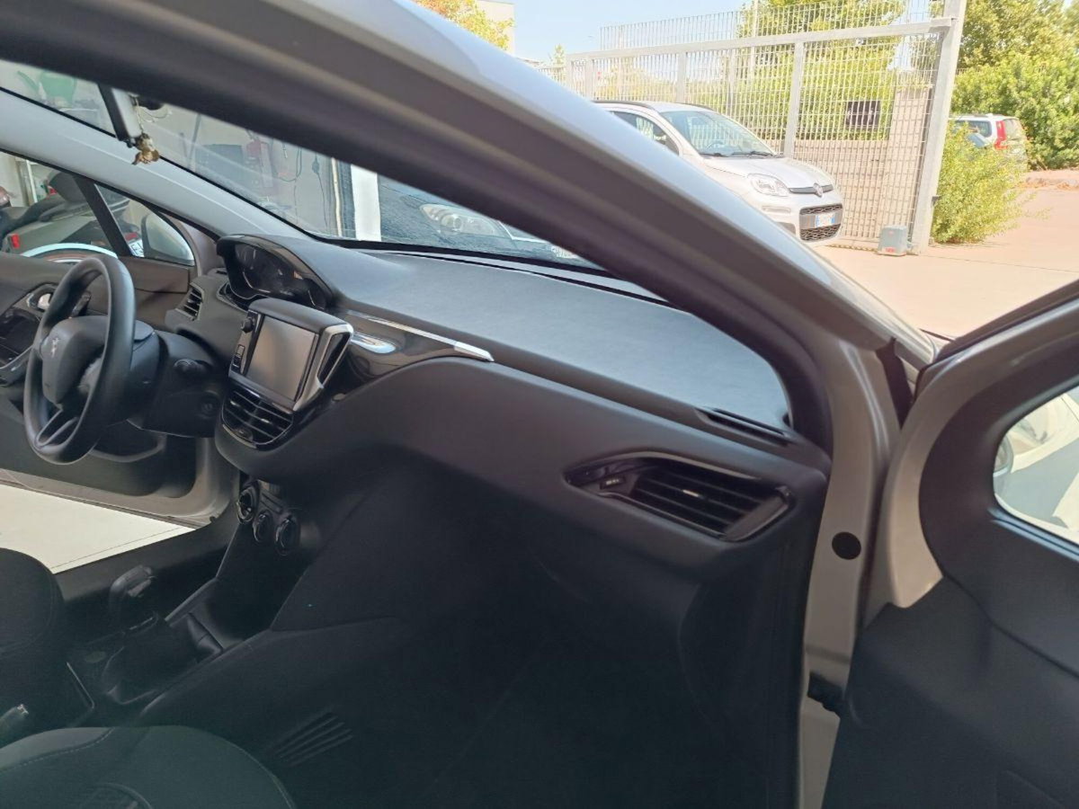 Peugeot 208 VTi 82 CV 5 porte Allure (14)