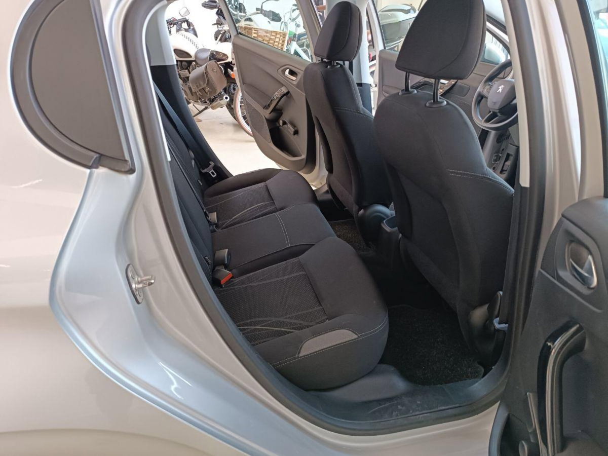 Peugeot 208 VTi 82 CV 5 porte Allure (17)