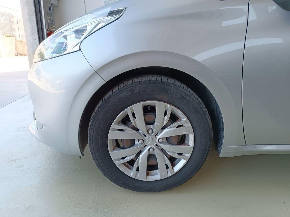 Peugeot 208 VTi 82 CV 5 porte Allure (19)