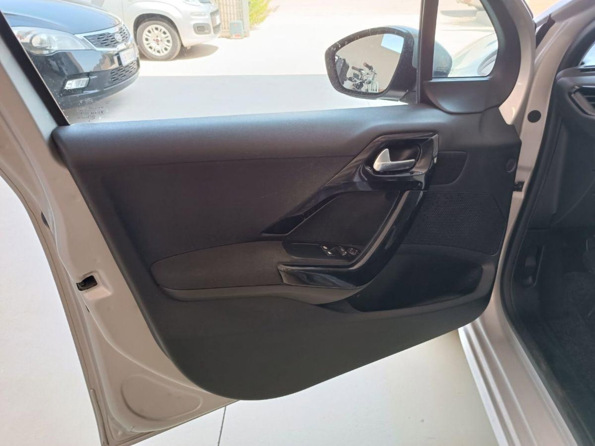 Peugeot 208 VTi 82 CV 5 porte Allure (7)