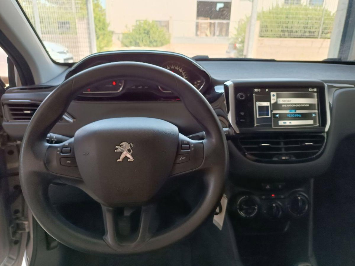 Peugeot 208 VTi 82 CV 5 porte Allure (9)