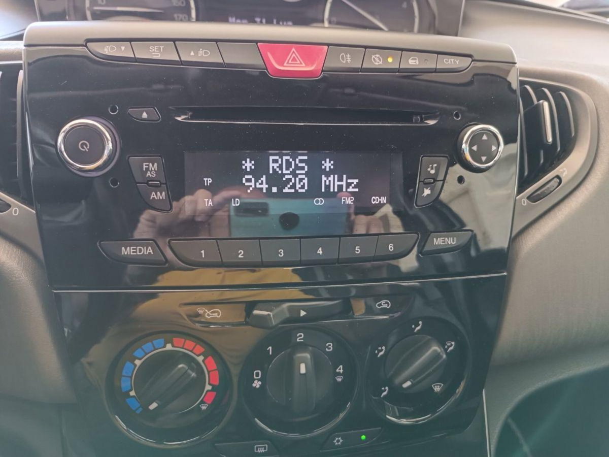 Lancia Ypsilon 1.3 MJT 16V 95 CV 5 porte S&S Platinum (11)