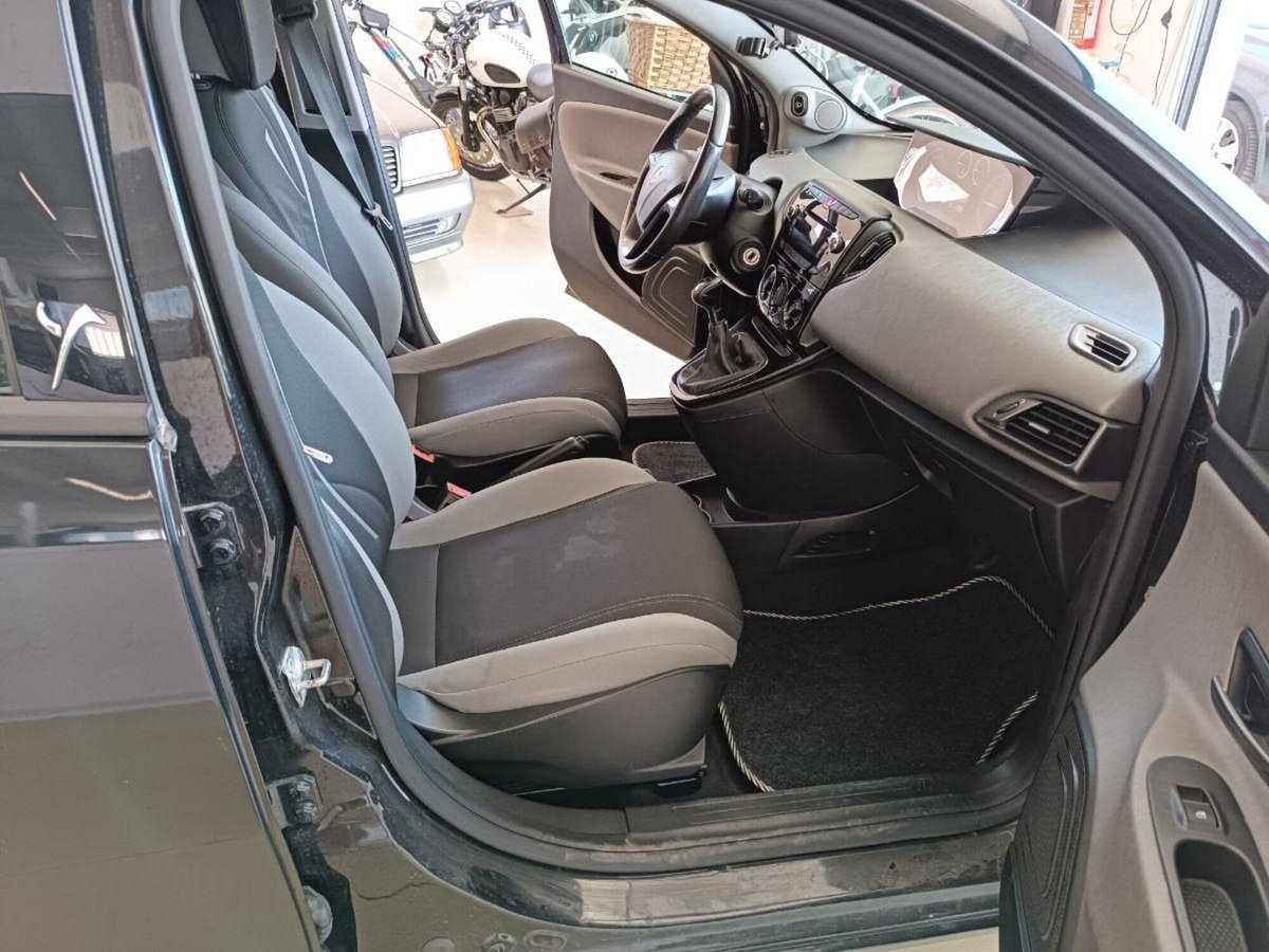 Lancia Ypsilon 1.3 MJT 16V 95 CV 5 porte S&S Platinum (15)