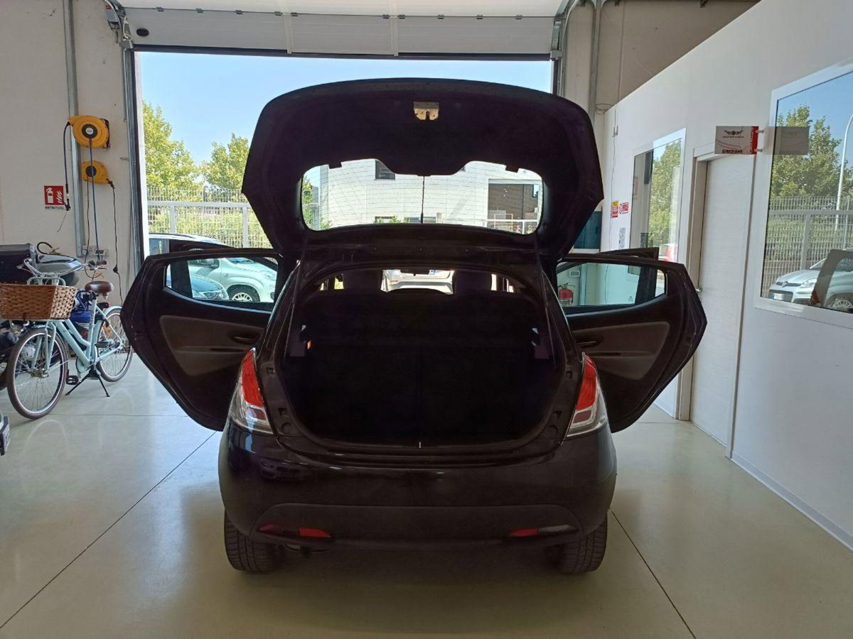Lancia Ypsilon 1.3 MJT 16V 95 CV 5 porte S&S Platinum (18)