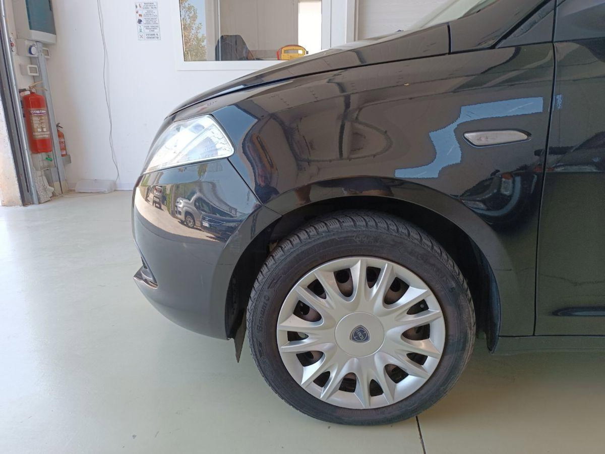 Lancia Ypsilon 1.3 MJT 16V 95 CV 5 porte S&S Platinum (19)