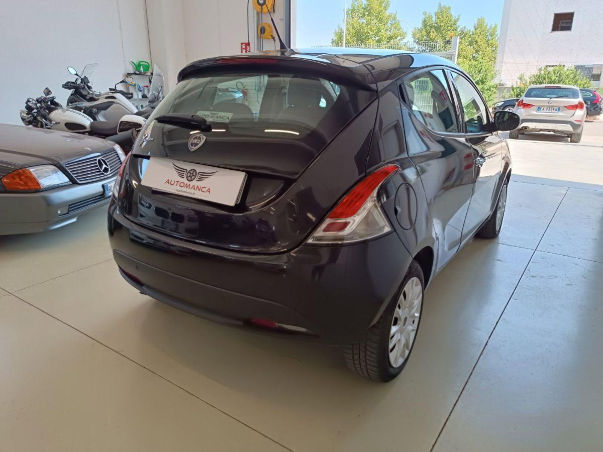Lancia Ypsilon 1.3 MJT 16V 95 CV 5 porte S&S Platinum (4)
