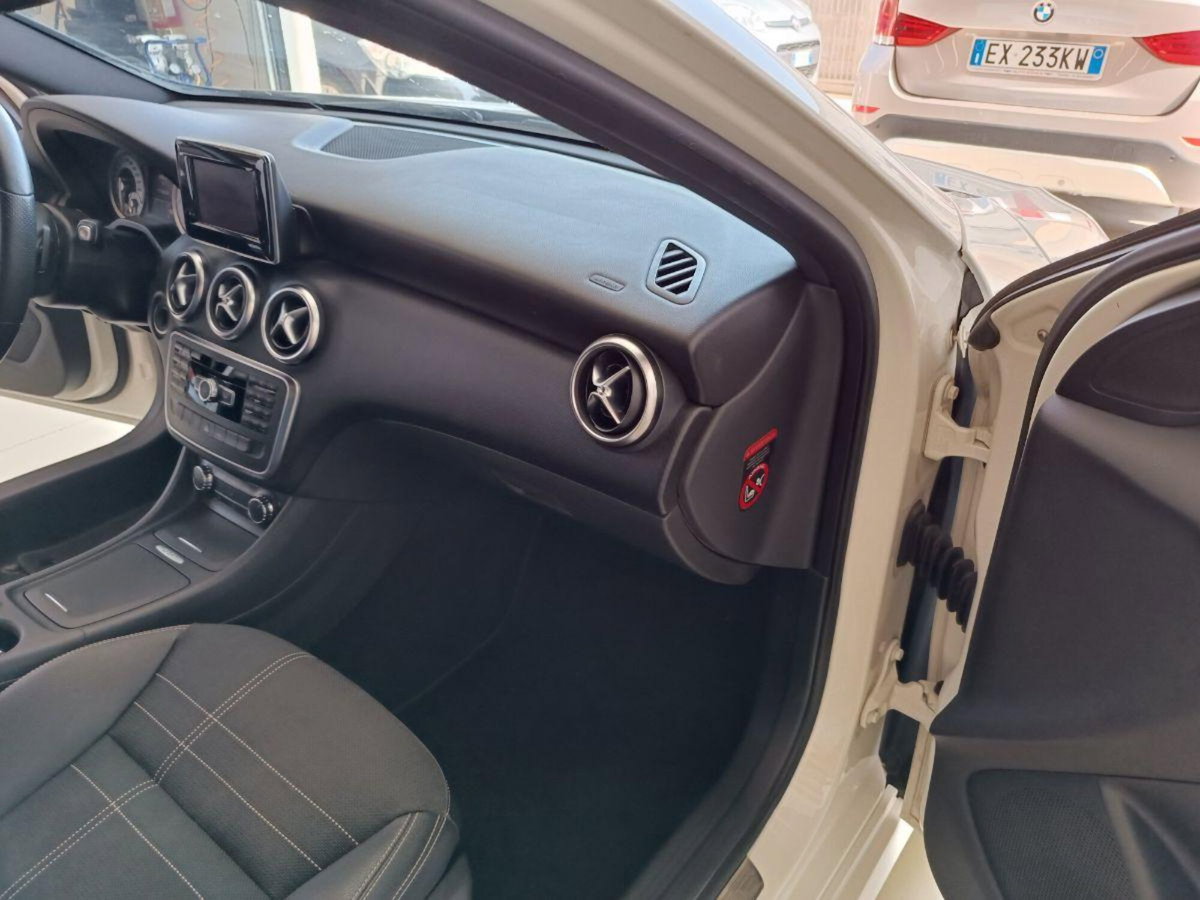 Mercedes-Benz Classe A 180 CDI BlueEFFICIENCY Automatic Premium (15)