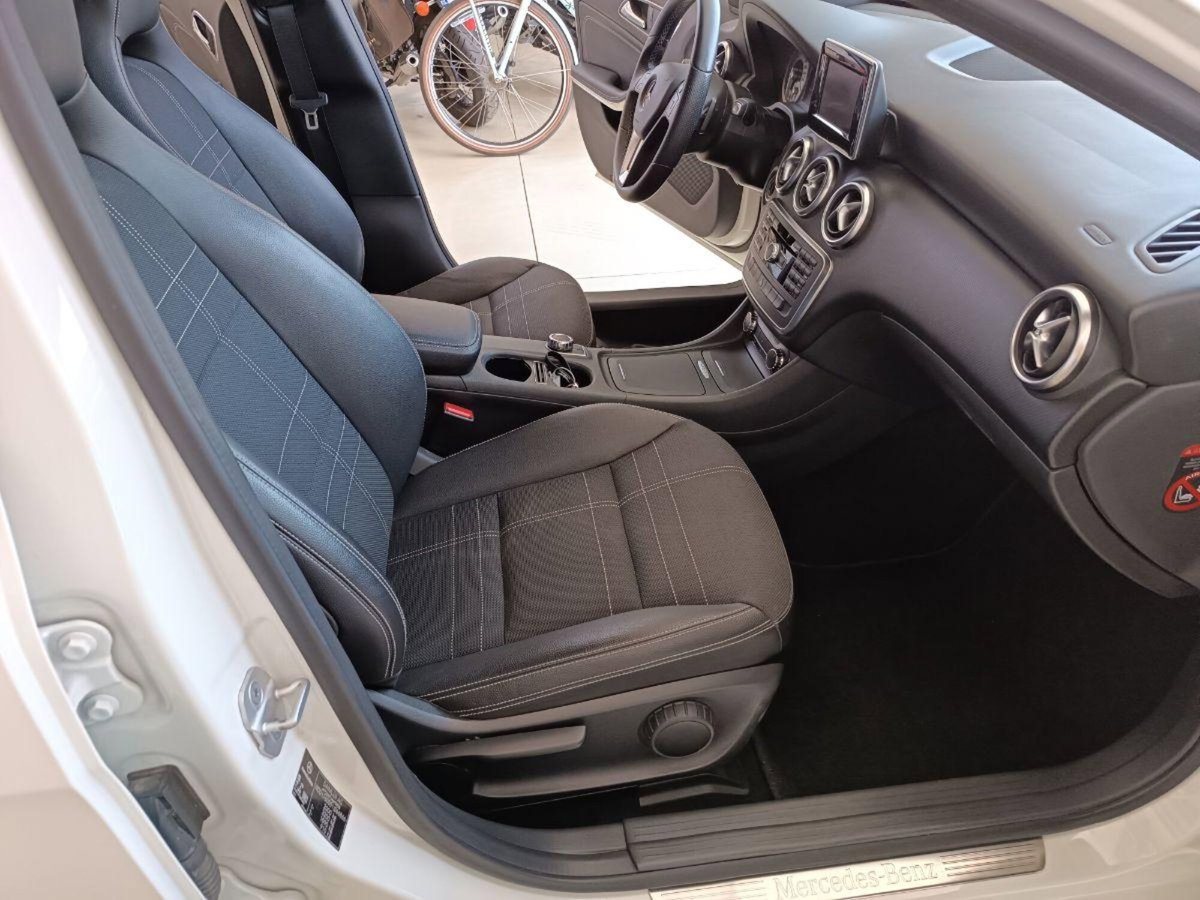 Mercedes-Benz Classe A 180 CDI BlueEFFICIENCY Automatic Premium (16)