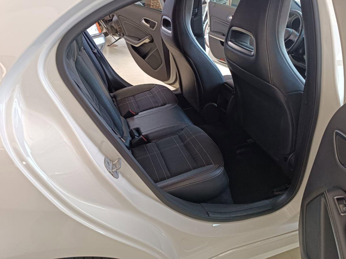Mercedes-Benz Classe A 180 CDI BlueEFFICIENCY Automatic Premium (18)