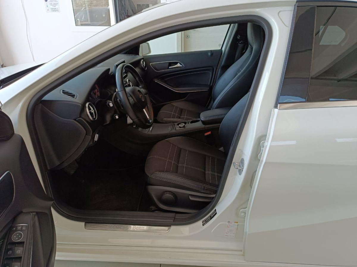 Mercedes-Benz Classe A 180 CDI BlueEFFICIENCY Automatic Premium (7)