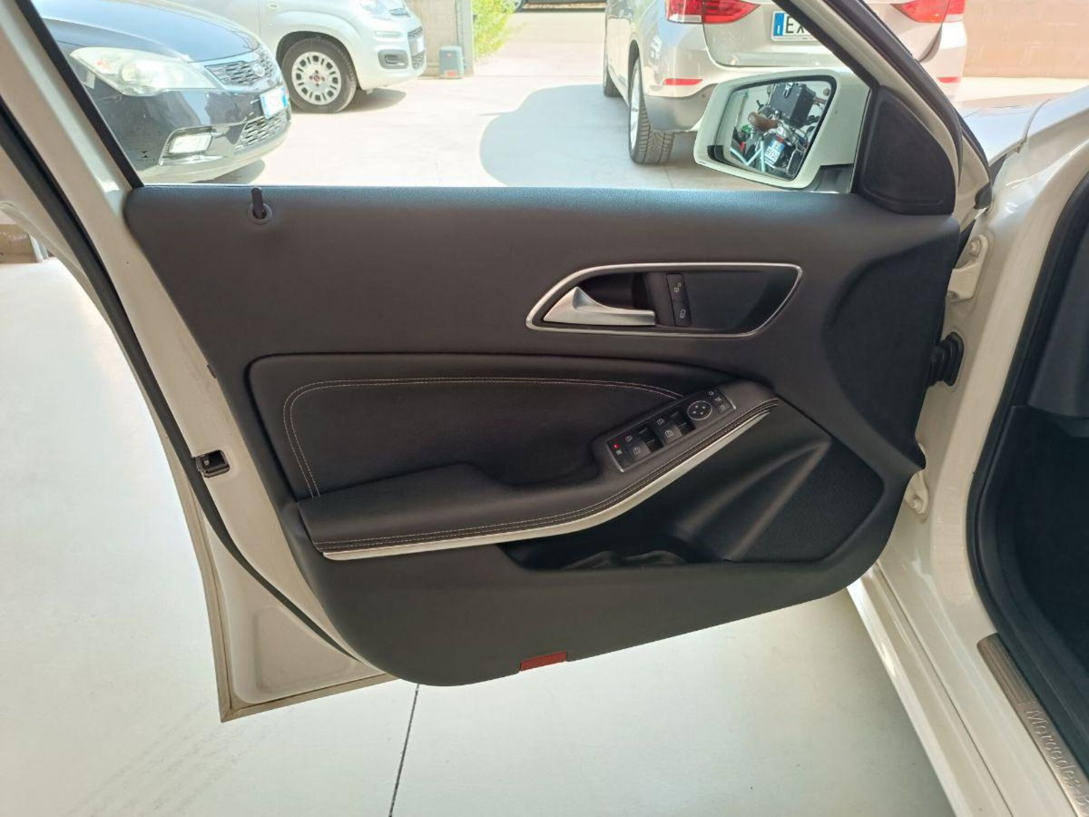 Mercedes-Benz Classe A 180 CDI BlueEFFICIENCY Automatic Premium (8)