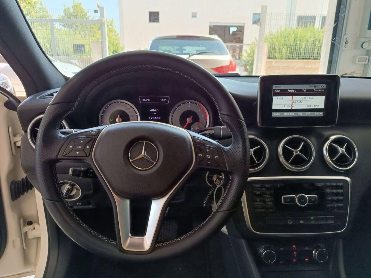 Mercedes-Benz Classe A 180 CDI BlueEFFICIENCY Automatic Premium (9)