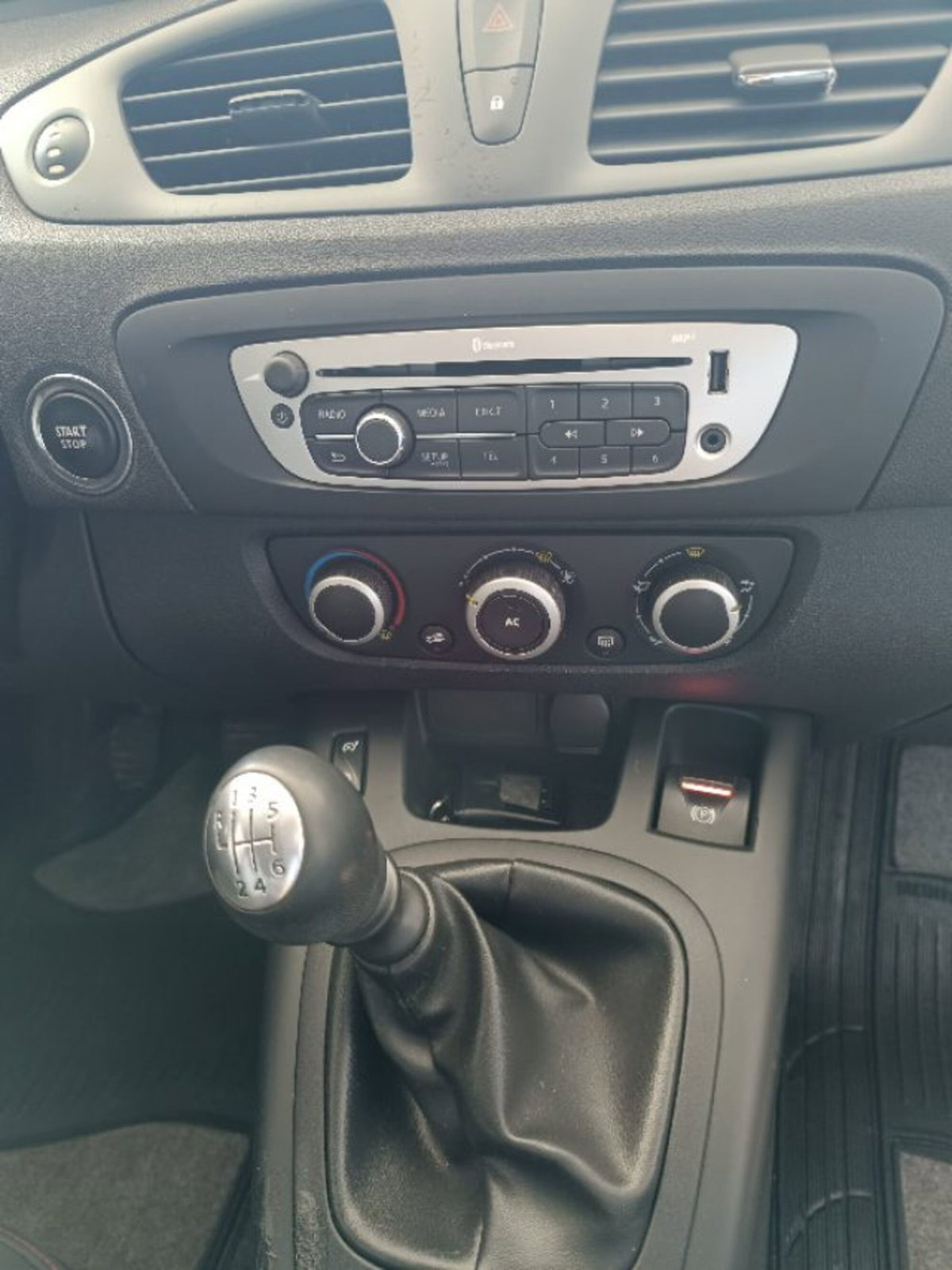 Renault Scenic E-Tech Electric XMod 1.5 dCi 110CV EDC Bose (13)