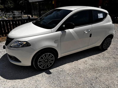 Lancia Ypsilon 1.0 FireFly 5 porte S&S Hybrid Gold Plus nuova