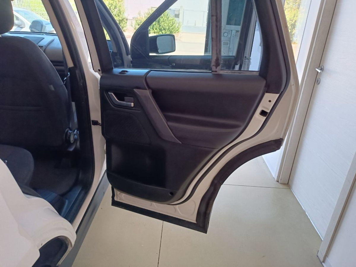 Land Rover Freelander 2.2 TD4 S.W. E (16)