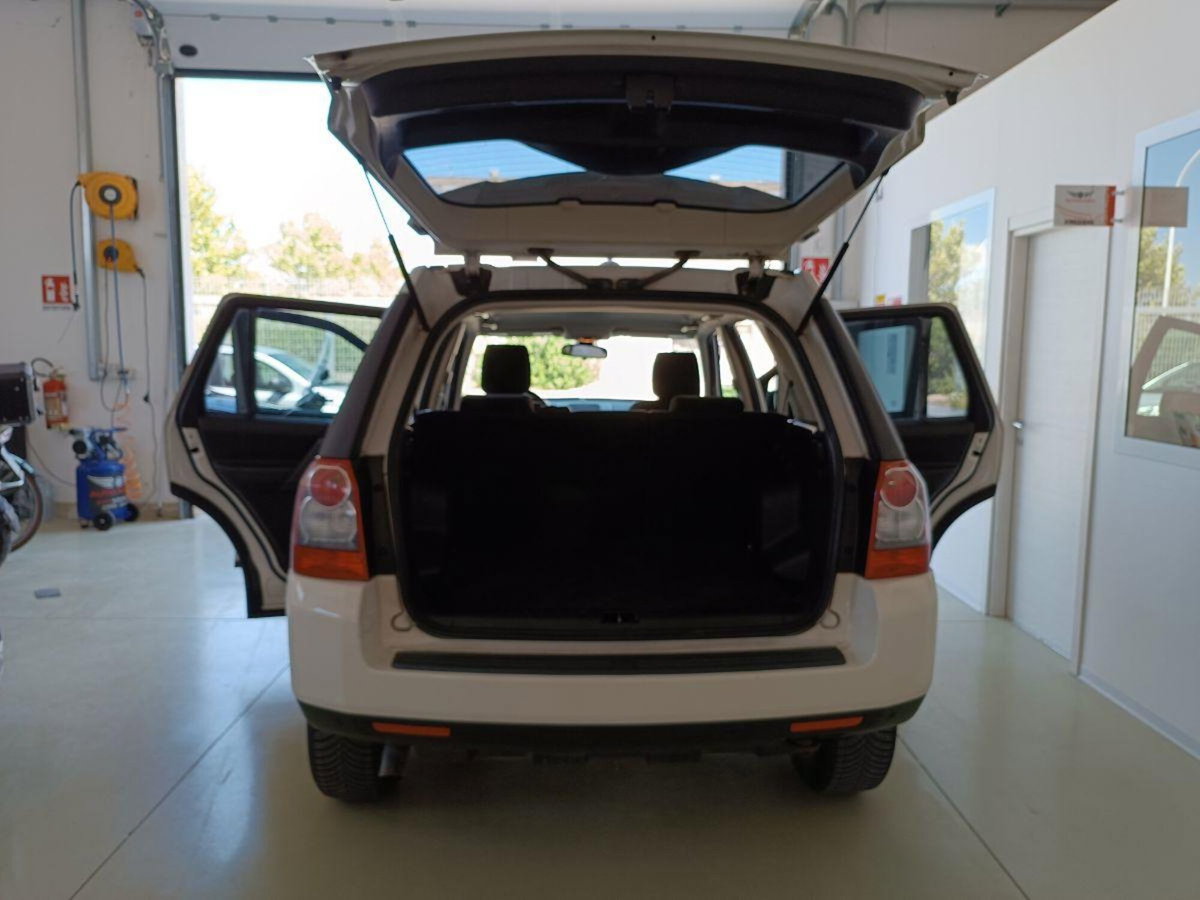 Land Rover Freelander 2.2 TD4 S.W. E (18)