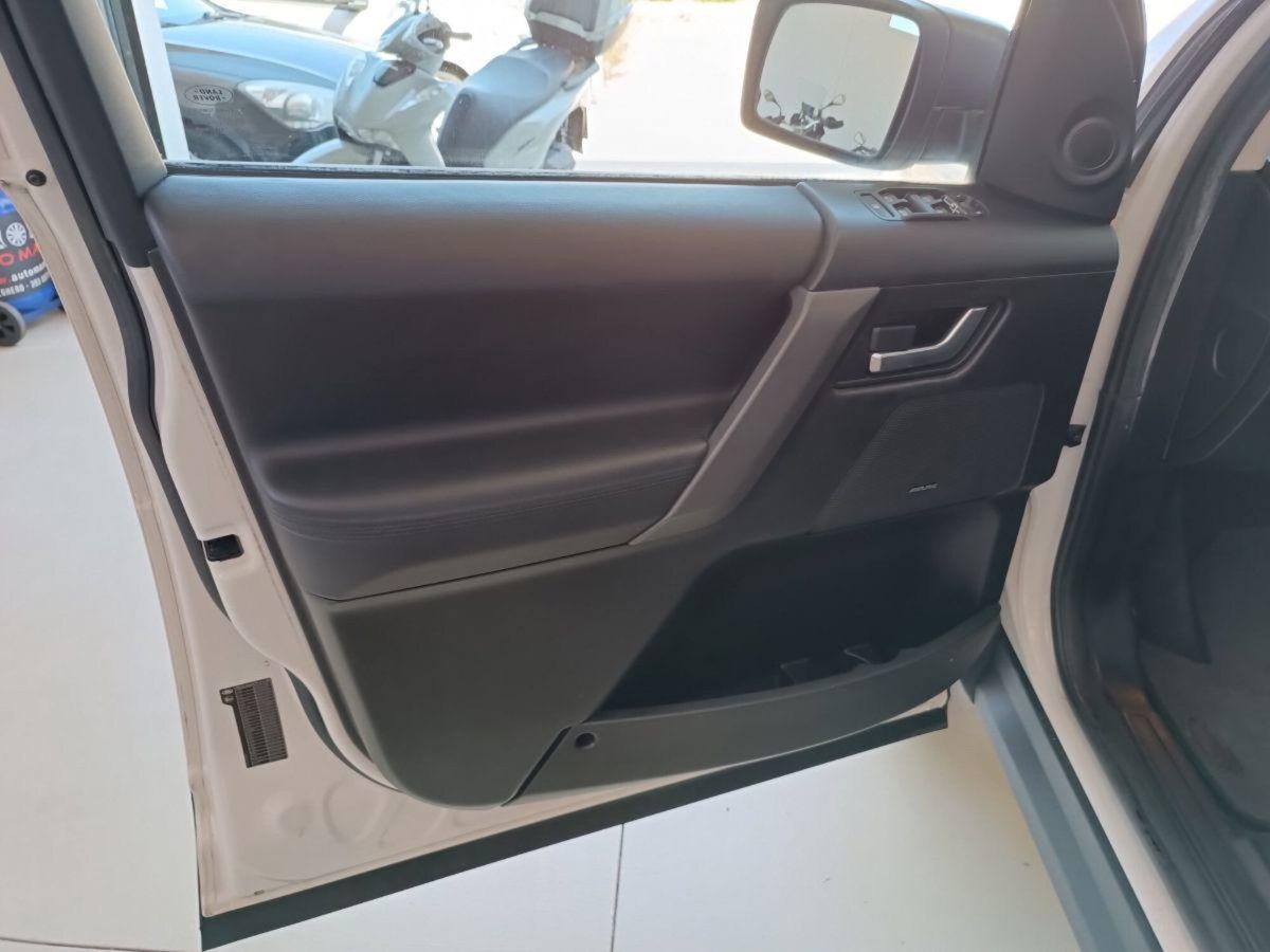 Land Rover Freelander 2.2 TD4 S.W. E (7)